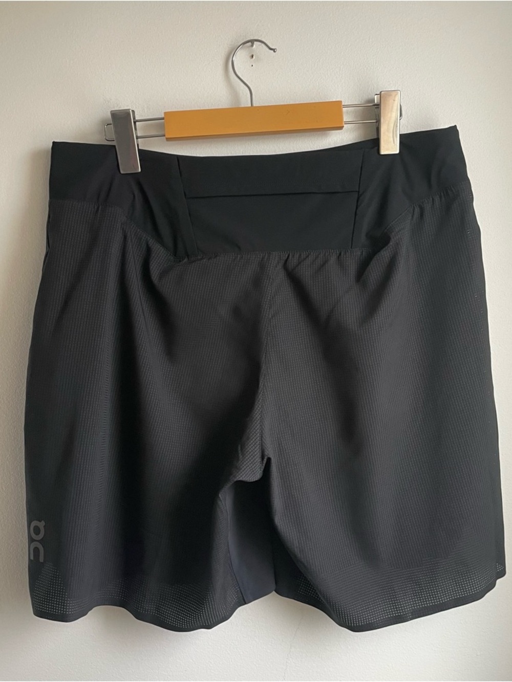 Run on Clouds Men’s Black Athletic Shorts with Built-in Underwear-L-Like New! - Picture 3 of 8